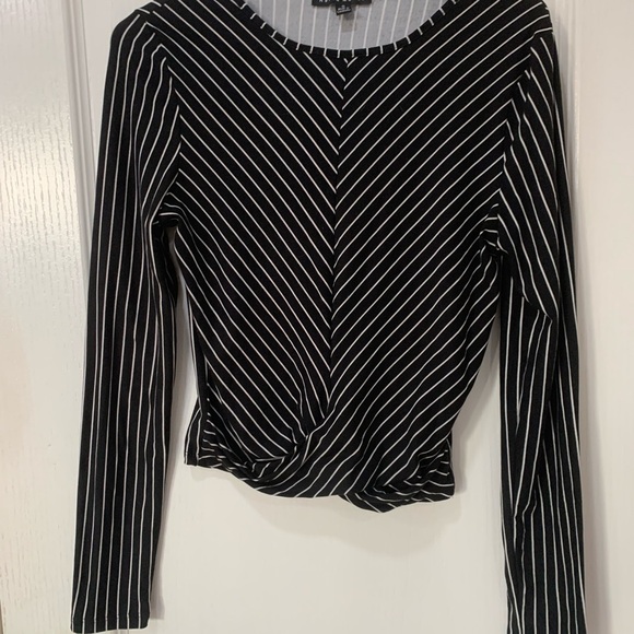 Haute Monde | Tops | Haute Monde Black And White Fitted Tie Front ...